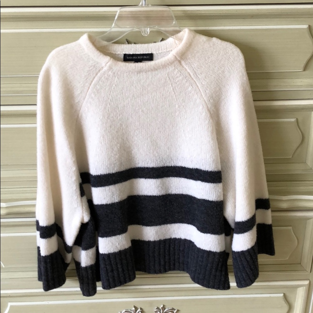 Banana Republic white and grey sweater